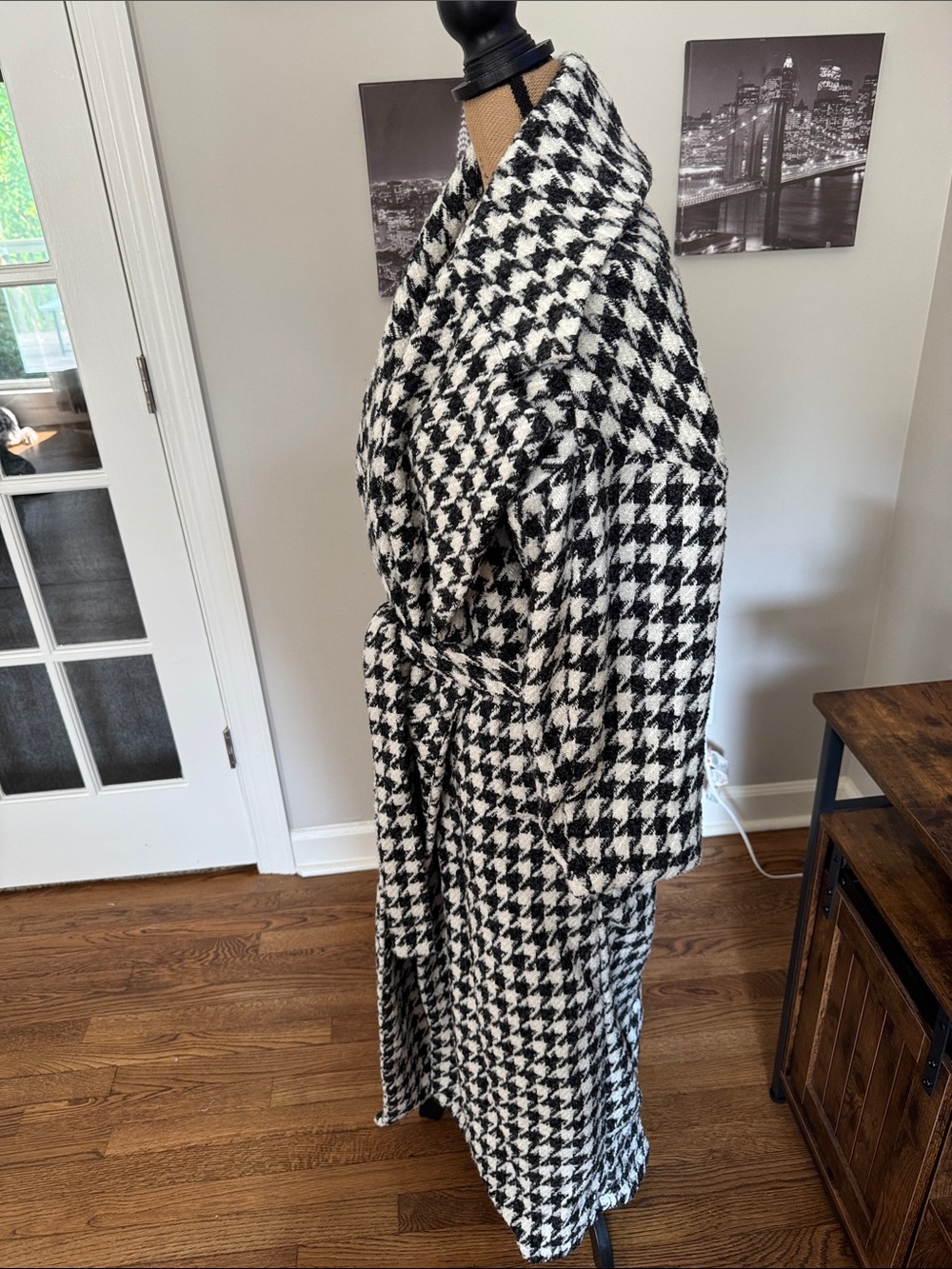 L'Academie Black and White Houndstooth Wrap Coat - Picture 4 of 8